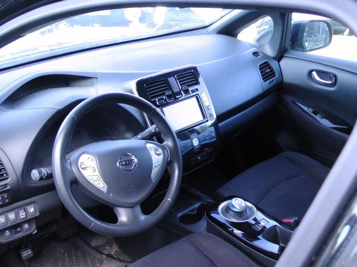 Nissan Leaf Leaf Sloopvoertuig (2016, Zwart)