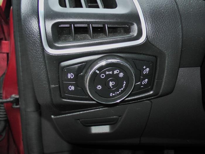 Ford Focus 3 Wagon 1.6 TDCi ECOnetic Sloopvoertuig (2012, Rood)