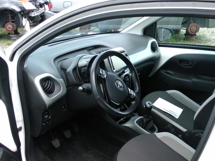 Toyota Aygo 1.0 12V VVT-i Sloopvoertuig (2015, Wit)