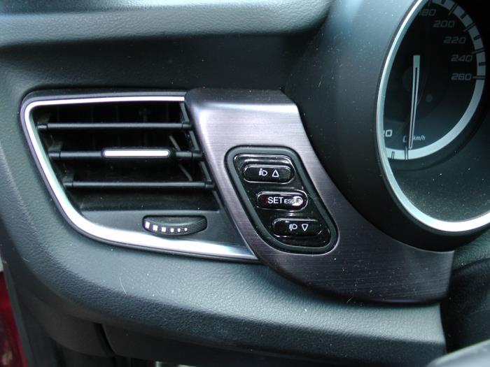 Alfa Romeo Giulietta 1.4 TB 16V MultiAir Sloopvoertuig (2011, Rood)