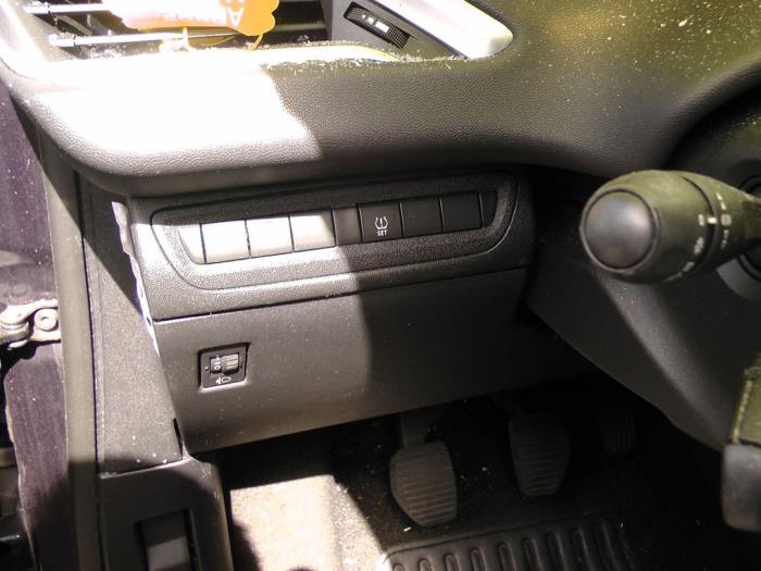 Peugeot 208 I 1.2 Vti 12V PureTech 82 Sloopvoertuig (2014, Blauw)