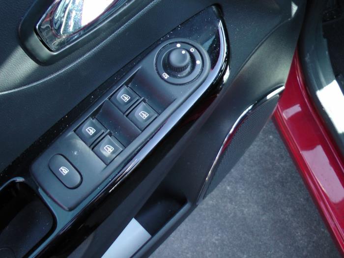 Renault Captur 0.9 Energy TCE 12V Sloopvoertuig (2016, Rood)