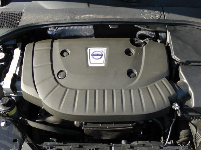 Volvo V70 2.4 D5 20V AWD Sloopvoertuig (2015, Zwart)