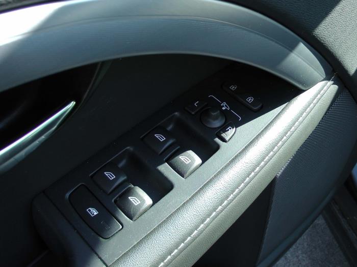 Volvo V70 2.4 D5 20V AWD Sloopvoertuig (2015, Zwart)