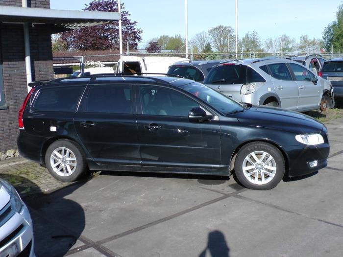 Volvo V70 2.4 D5 20V AWD Sloopvoertuig (2015, Zwart)