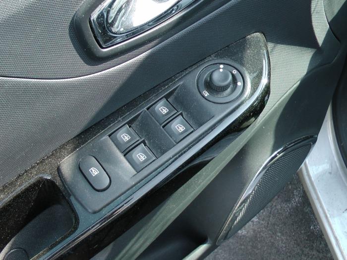 Renault Captur 0.9 Energy TCE 12V Sloopvoertuig (2014, Grijs)