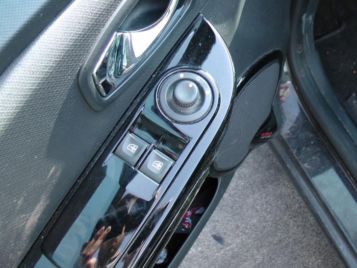 Renault Clio IV 0.9 Energy TCE 90 12V Sloopvoertuig (2013, Zwart)