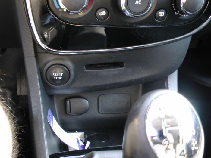 Renault Clio IV 0.9 Energy TCE 90 12V Sloopvoertuig (2013, Zwart)