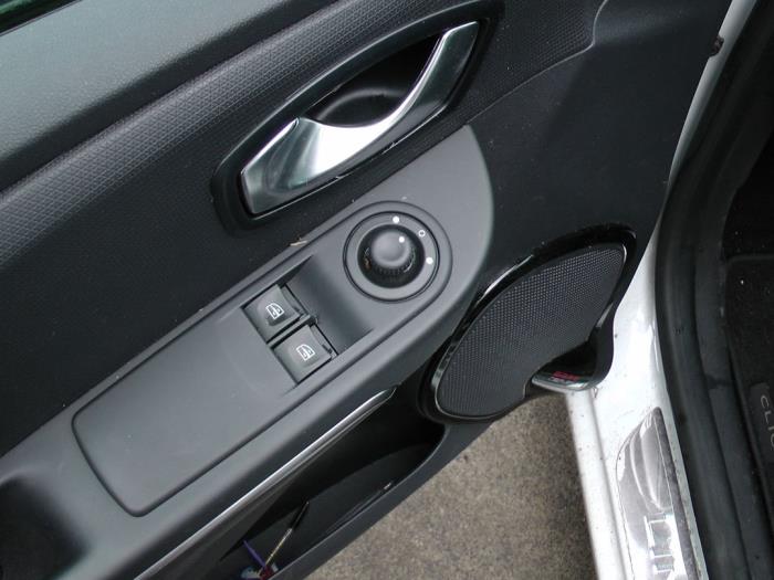 Renault Clio IV 0.9 Energy TCE 90 12V Sloopvoertuig (2016, Wit)