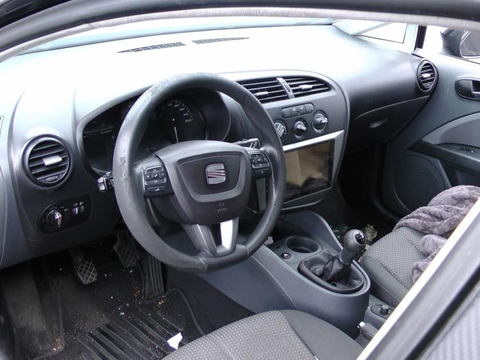 Seat Leon 1.9 TDI 105 Sloopvoertuig (2010, Zwart)