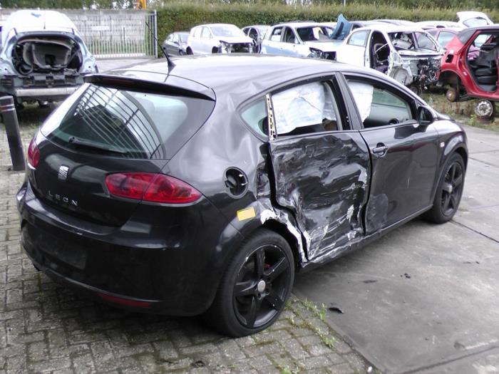 Seat Leon 1.9 TDI 105 Sloopvoertuig (2010, Zwart)