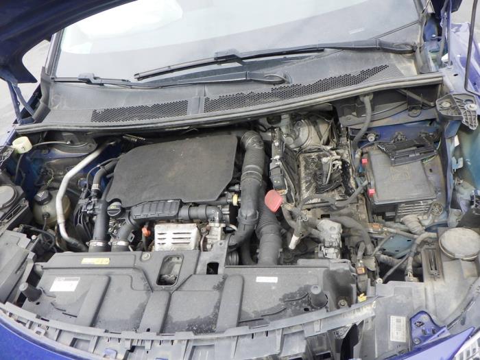 Peugeot 3008 II 1.2 12V e-THP PureTech 130 Sloopvoertuig (2017, Blauw)