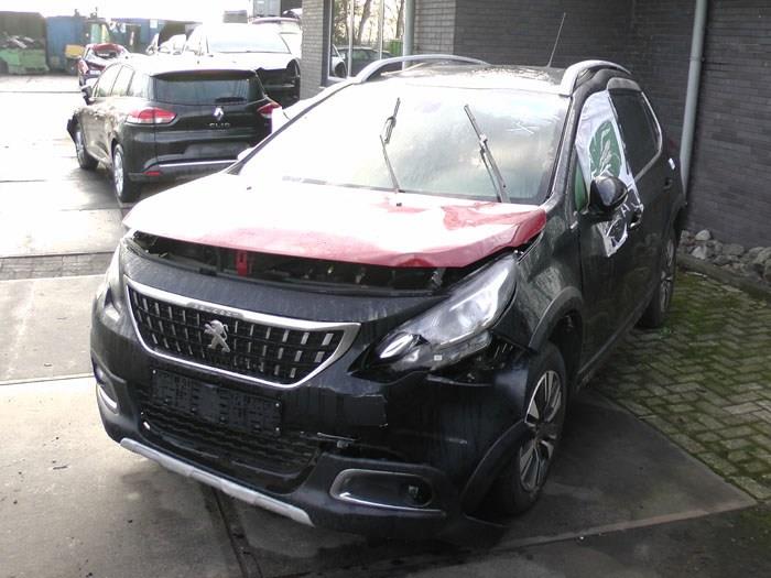 Peugeot 2008 1.2 12V e-THP PureTech 110 Sloopvoertuig (2018, Zwart)