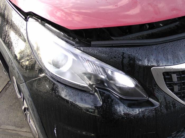 Peugeot 2008 1.2 12V e-THP PureTech 110 Sloopvoertuig (2018, Zwart)