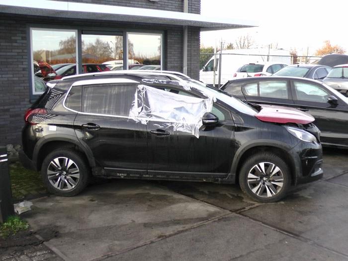 Peugeot 2008 1.2 12V e-THP PureTech 110 Sloopvoertuig (2018, Zwart)