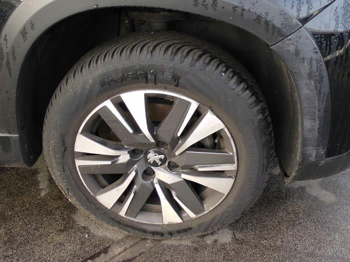 Peugeot 2008 1.2 12V e-THP PureTech 110 Sloopvoertuig (2018, Zwart)