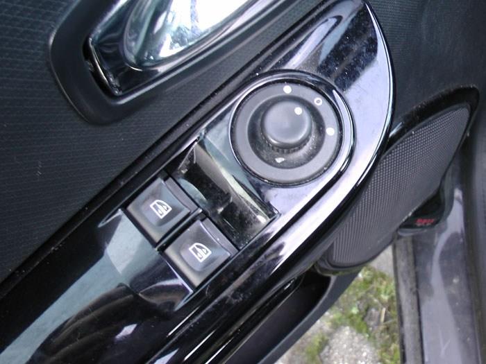 Renault Clio IV Estate/Grandtour 0.9 Energy TCE 12V Sloopvoertuig (2014, Zwart)