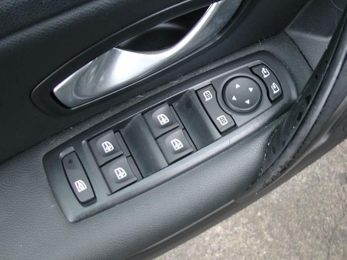 Renault Laguna III Estate 2.0 16V Sloopvoertuig (2008, Zwart)