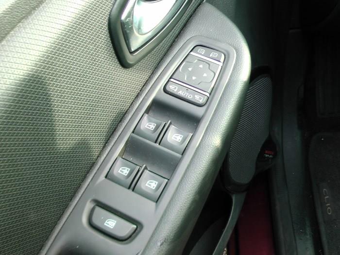 Renault Clio IV 0.9 Energy TCE 90 12V Sloopvoertuig (2016, Rood)
