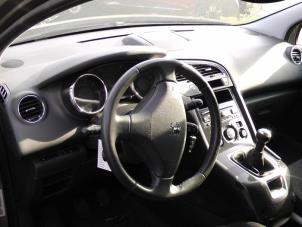 Peugeot 5008 I 1.6 VTI 16V Sloopvoertuig (2011, Grijs)