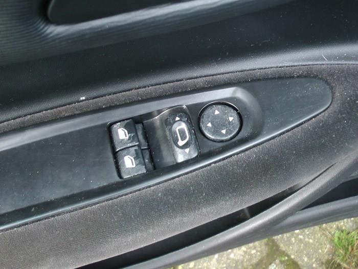 Citroen C4 Berline 1.6 16V VTi 120 Sloopvoertuig (2009, Grijs)