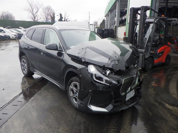 BMW iX1 eDrive20 67 kWh Sloopvoertuig (2025, Zwart)