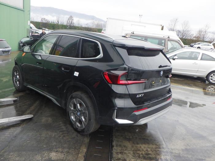 BMW iX1 eDrive20 67 kWh Sloopvoertuig (2025, Zwart)