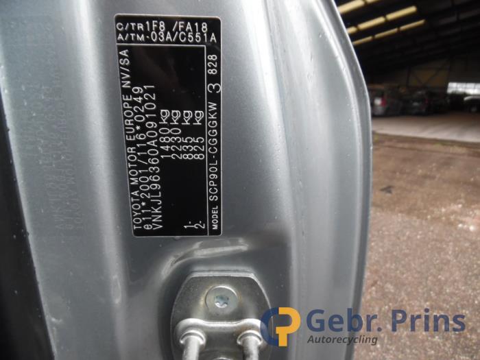 Toyota Yaris II 1.3 16V VVT-i Sloopvoertuig (2006, Grijs)