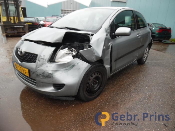 Toyota Yaris II 1.3 16V VVT-i Sloopvoertuig (2006, Grijs)