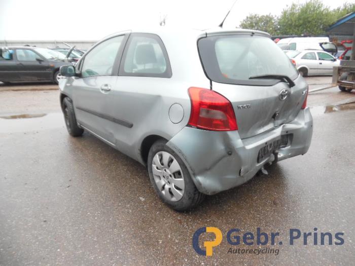 Toyota Yaris II 1.3 16V VVT-i Sloopvoertuig (2006, Grijs)