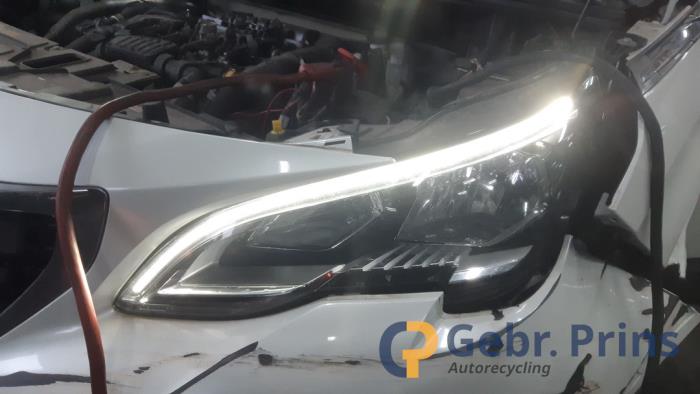 Peugeot 3008 II 1.2 12V e-THP PureTech 130 Sloopvoertuig (2018, Wit)