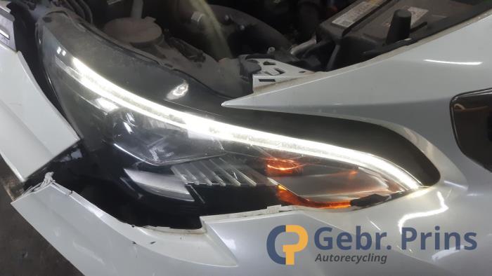 Peugeot 3008 II 1.2 12V e-THP PureTech 130 Sloopvoertuig (2018, Wit)