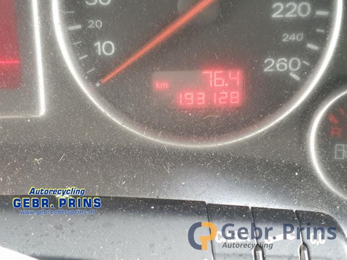 Audi A4 1.8 T 20V Sloopvoertuig (2002, Metallic, Zilvergrijs)