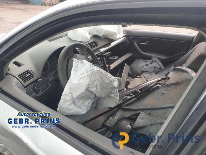 Audi A4 1.8 T 20V Sloopvoertuig (2002, Metallic, Zilvergrijs)