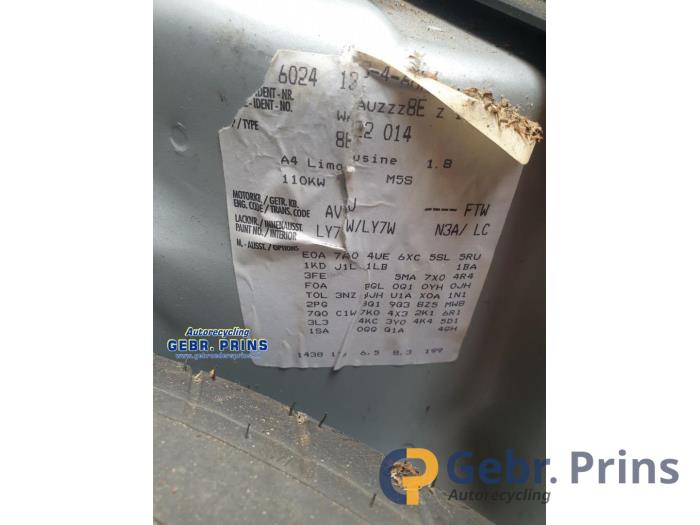 Audi A4 1.8 T 20V Sloopvoertuig (2002, Metallic, Zilvergrijs)