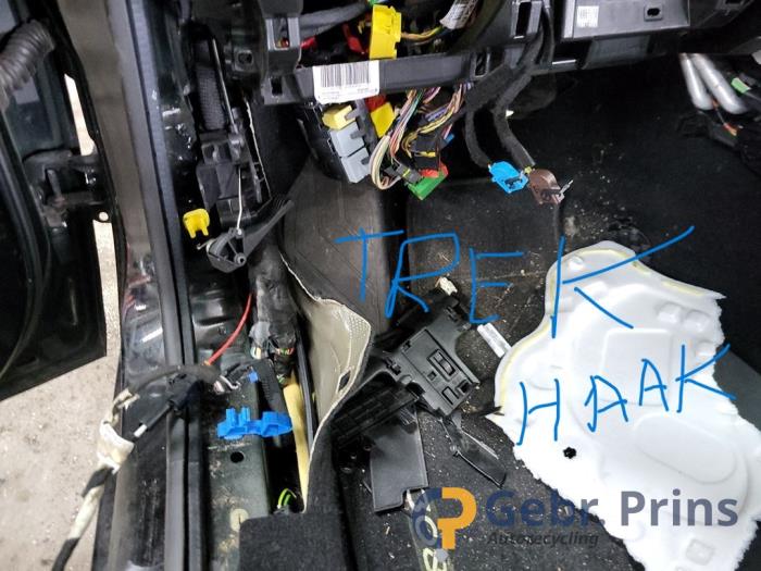 Peugeot 308 1.6 BlueHDi 120 Sloopvoertuig (2015, Zwart)