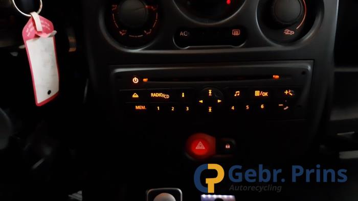 Renault Clio III Estate/Grandtour 1.2 16V TCE 100 Sloopvoertuig (2010, Zwart)