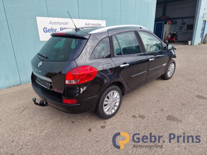 Renault Clio III Estate/Grandtour 1.2 16V TCE 100 Sloopvoertuig (2010, Zwart)