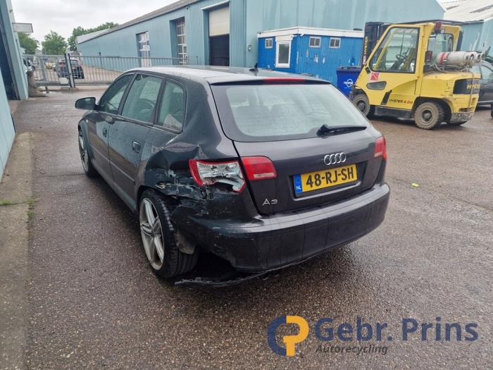 Audi A3 Sportback 2.0 FSI 16V Sloopvoertuig (2005, Grijs)