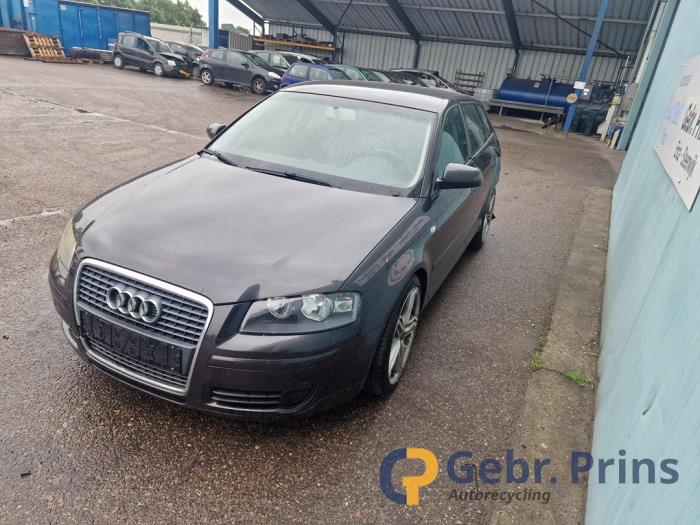 Audi A3 Sportback 2.0 FSI 16V Sloopvoertuig (2005, Grijs)