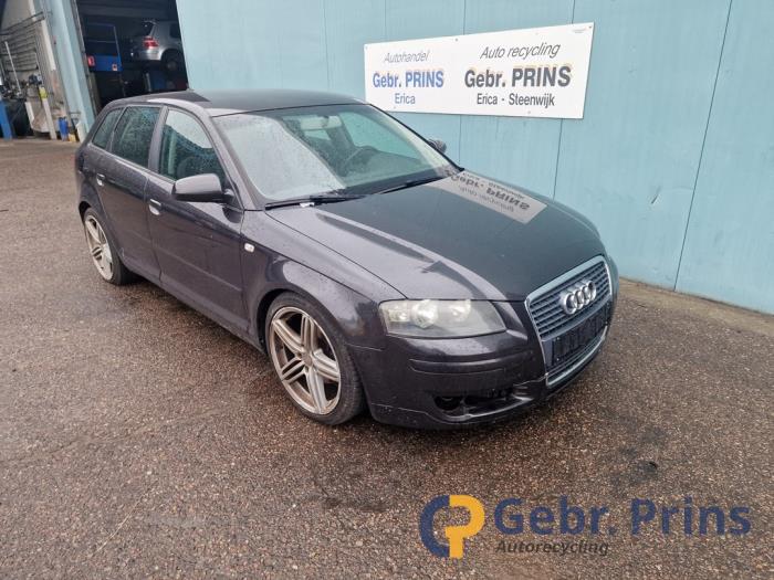Audi A3 Sportback 2.0 FSI 16V Sloopvoertuig (2005, Grijs)