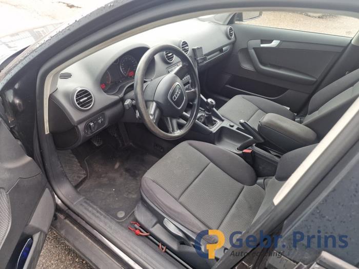 Audi A3 Sportback 2.0 FSI 16V Sloopvoertuig (2005, Grijs)