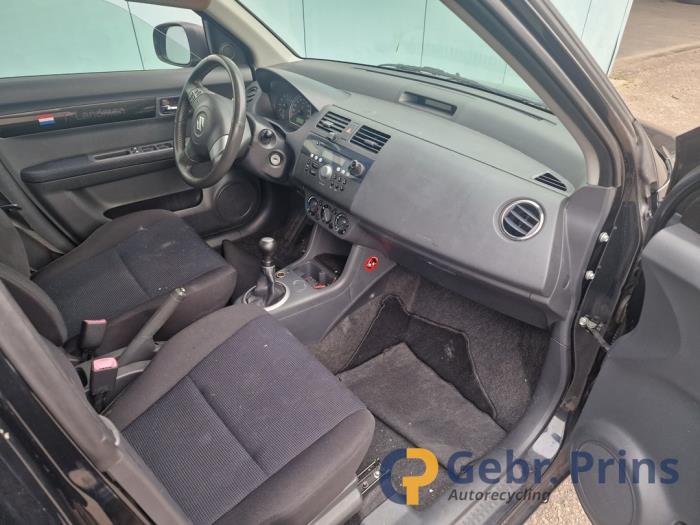 Suzuki Swift 1.3 VVT 16V Sloopvoertuig (2006, Zwart)