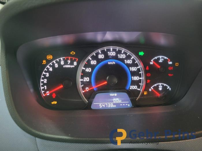 Hyundai i10 1.0 12V Sloopvoertuig (2015, Wit, Rood)