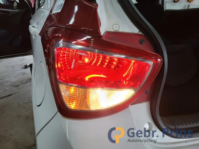 Hyundai i10 1.0 12V Sloopvoertuig (2015, Wit, Rood)