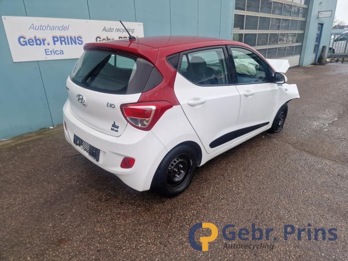 Hyundai i10 1.0 12V Sloopvoertuig (2015, Wit, Rood)