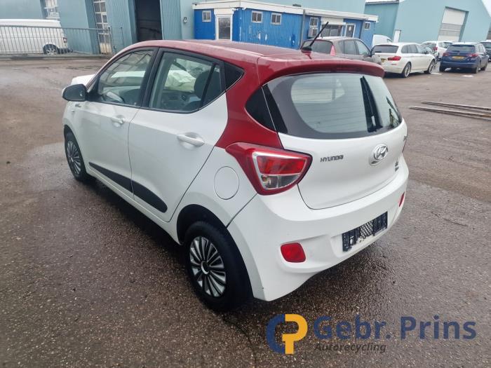 Hyundai i10 1.0 12V Sloopvoertuig (2015, Wit, Rood)