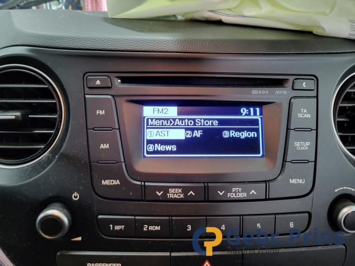 Hyundai i10 1.0 12V Sloopvoertuig (2015, Wit, Rood)