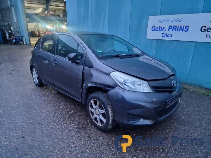 Toyota Yaris III 1.0 12V VVT-i Sloopvoertuig (2012, Grijs)
