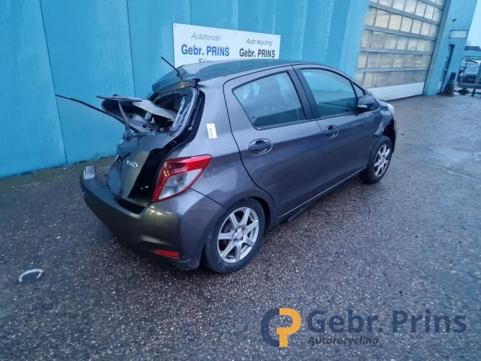 Toyota Yaris III 1.0 12V VVT-i Sloopvoertuig (2012, Grijs)